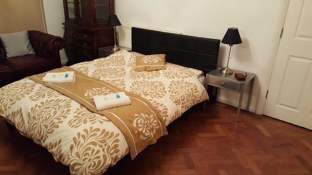 Oyo Guest House Ellipse Whetstone Room photo